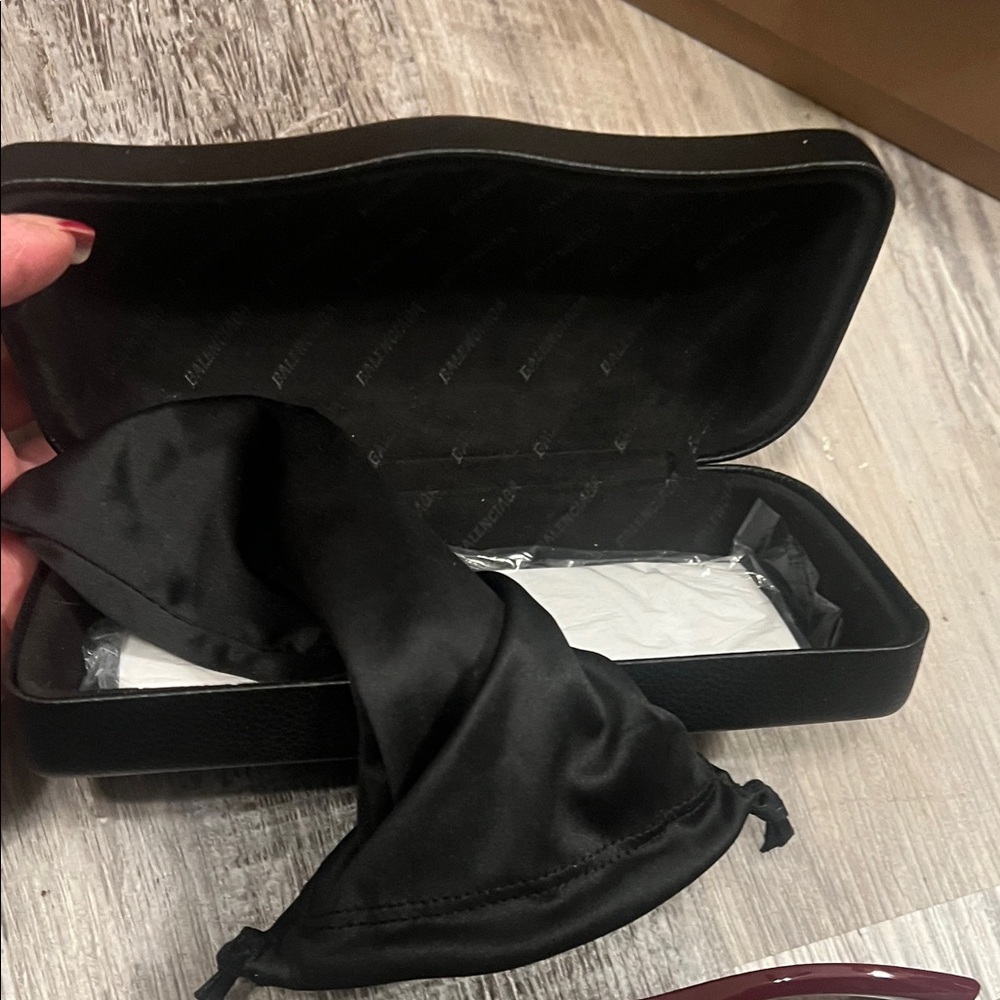 Balenciaga Burgundy Sunglasses brand new - Picture 3 of 3